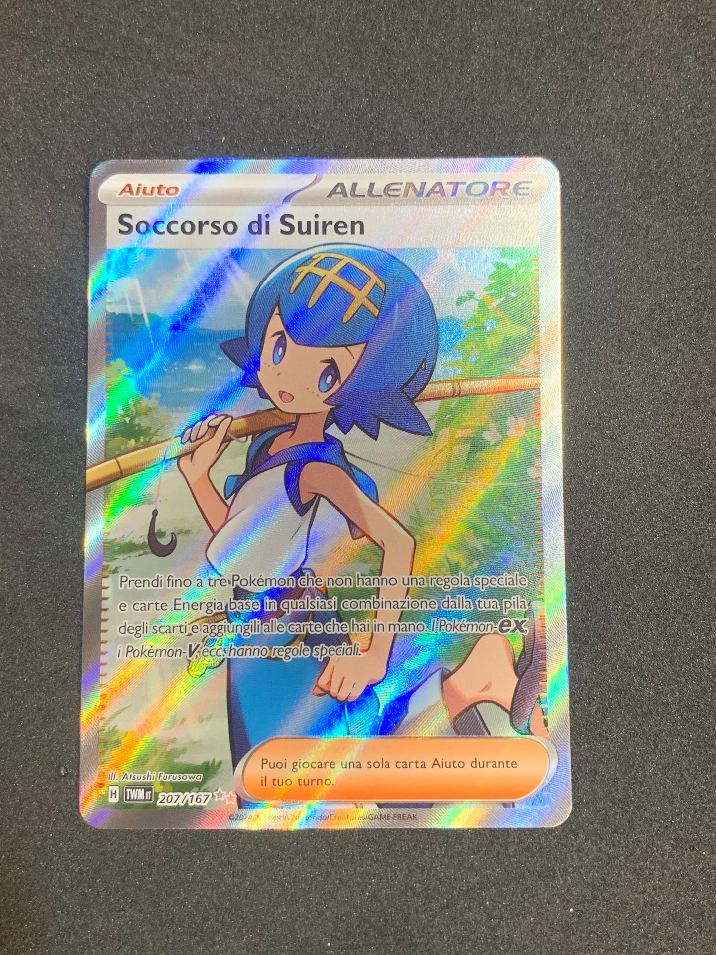 Soccorso di Surien Full Art 207/167 Crepuscolo Mascherato - Near Mint